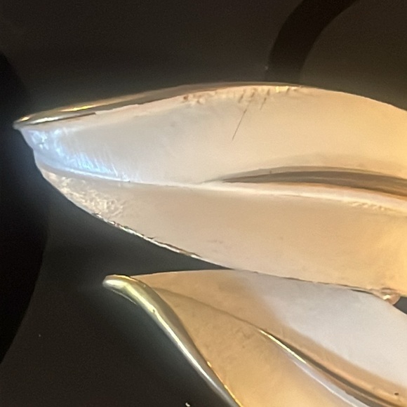 1965 Sarah Coventry White and Gold Pearlized Leaves Brooch Pin - Picture 6 of 8